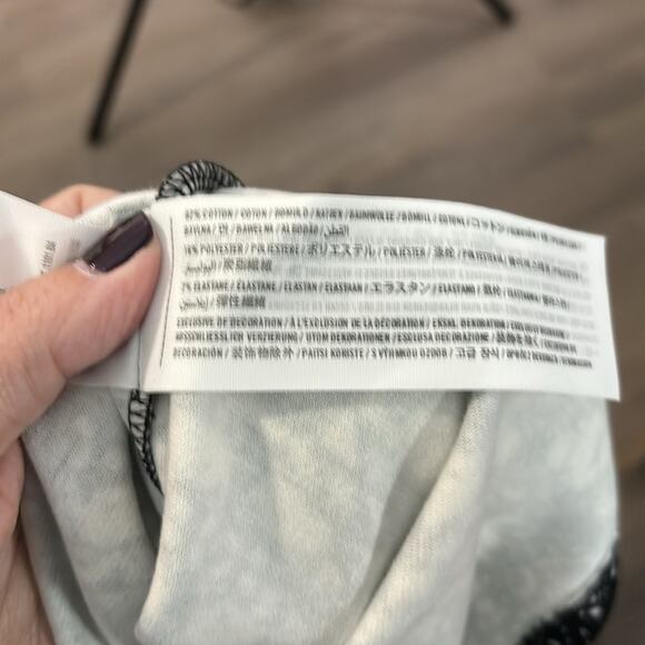 Abercrombie & Fitch Black and White Print Long Sleeve Cropped Top Size Medium - Picture 5 of 7